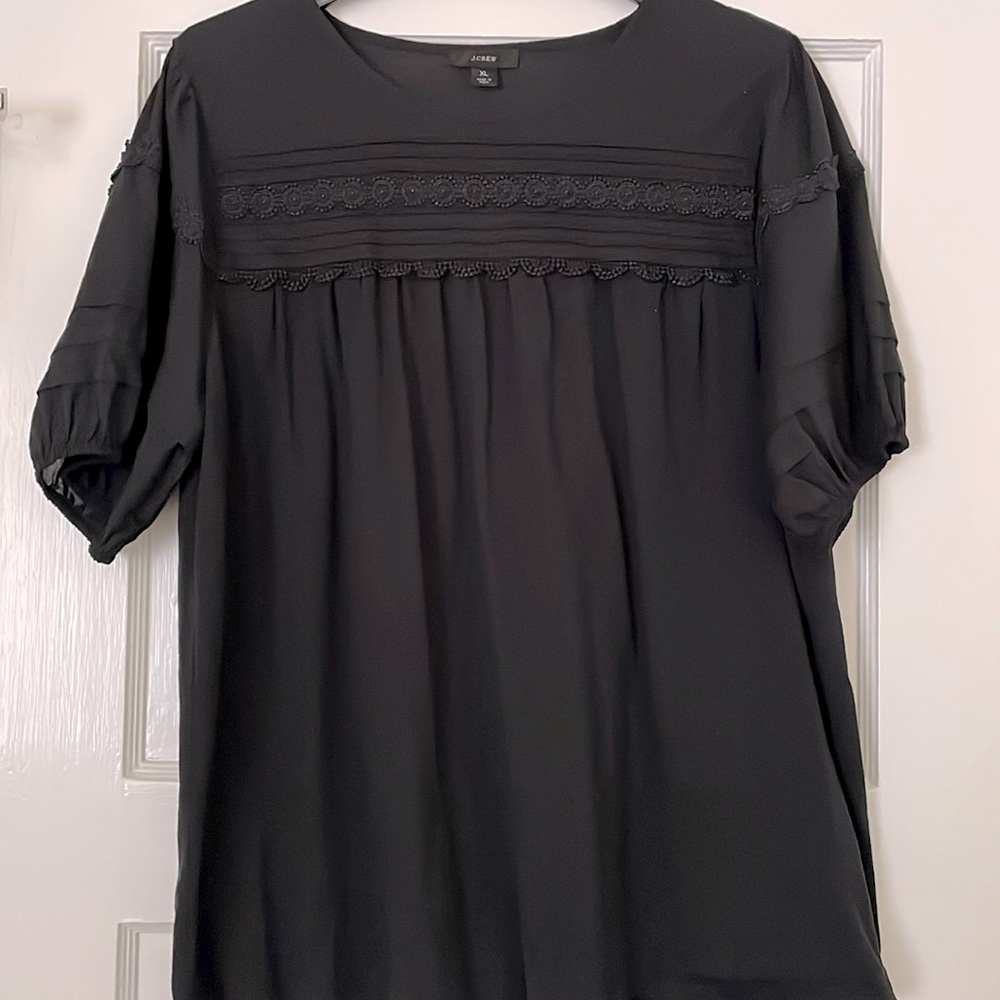 I.Crew top, puff sleeves. Size Xl black, gently used.
